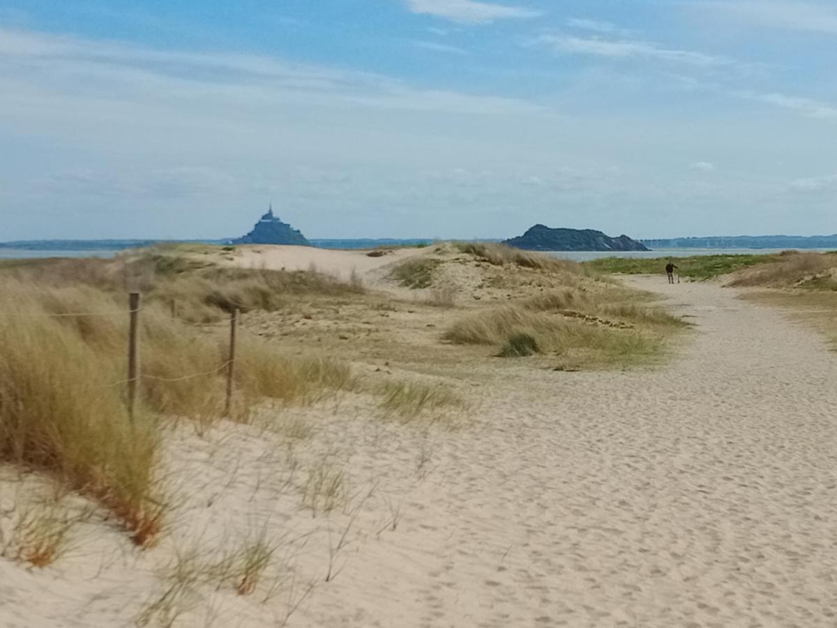 Villa DOMAINE DES TISSEYS vue sur le Mont St Michel Dragey Exterior foto