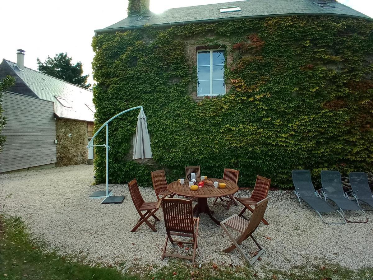Villa DOMAINE DES TISSEYS vue sur le Mont St Michel Dragey Exterior foto